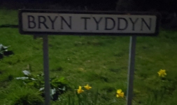 Bryn Tyddyn road sign
